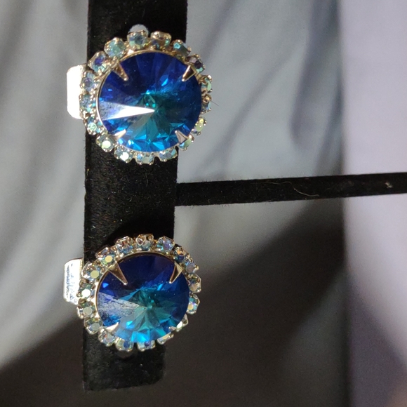 Jewelry - Vintage Rivoli A/B Rhinestone Earrings